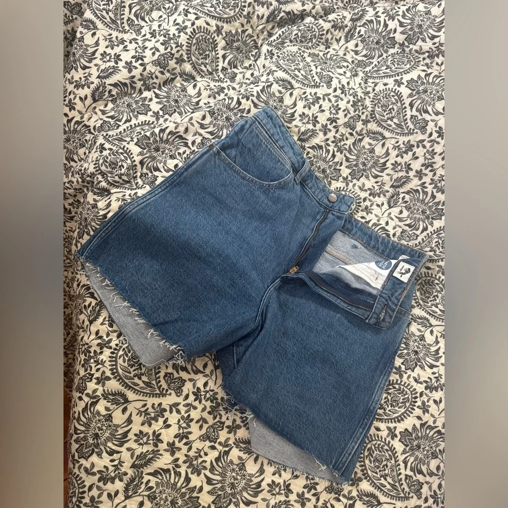 NWOT ✨ WOMEN'S HIGH RISE MID-LENGTH COWBOY SHORT - Picture 4 of 9
